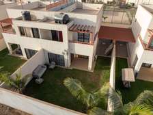 Villa familiale moderne avec jardin et loisirs
