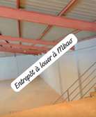 Entrepôt avec mezzanine à louer à Mbao