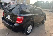 Location Ford Escape Carrée 04 Cylindres