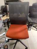 Chaise bureau ergonomique maille noire assise orange