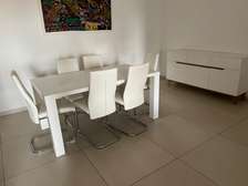 Table, 6 chaises et buffet assorti