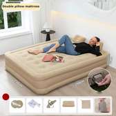 Matelas gonflable double 200x150 cm avec pompe intégrée