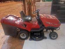 Tondeuse gazon à moteur