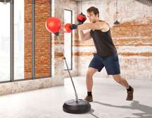 Ensemble de gants, de punching-ball autoportants