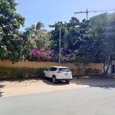 Villa de 500m2 angle commerciale sise aux almadies