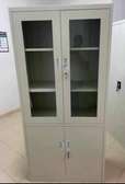 Armoire métallique portes vitrées gris clair sécurisée