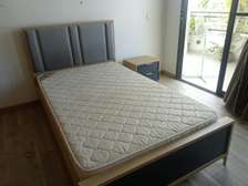 Lit moderne avec matelas+chevet