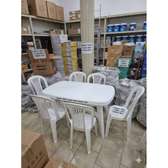 Table Rectangulaire et 6 Chaises en Plastique