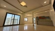 Appartement moderne lumineux avec grandes baies vitrées