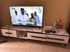 Smart TV et table télé