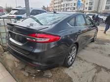 Ford Fusion Gris foncé Berline 4 portes fiable