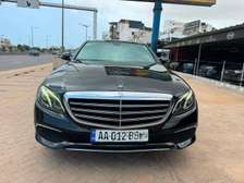 Mercedes Classe E 300 4matic Noir Essence Confort Élégance