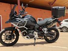 GS F800 Tripple Black  2024