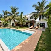 Villa pied dans l'eau Ngaparou