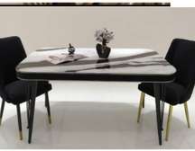 Table salle à manger effet marbre + 4 chaises