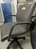 Chaise de bureau ergonomique noir simili cuir pivotante