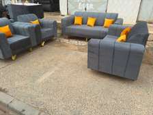 Canapé 7 places gris coussins orange