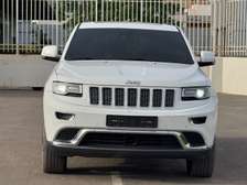 Jeep Grand Cherokee 4x4 SUV blanc spacieux