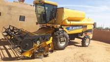 MOISSONNEUSE-BATTEUSE NEW HOLLAND TC5.30