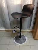 Tabouret de bar noir réglable avec porte-pieds