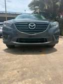 Mazda CX-5 SUV gris métallisé polyvalent