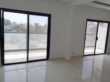 Appartement lumineux avec balcon et grandes baies vitrées
