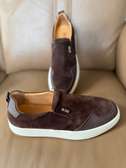 BOSS Slip-on daim marron foncé semelle blanche