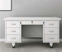 Bureau métallique 1.40m
à 7 tiroirs