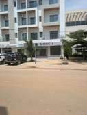 Grand magasin en bordure de route aux mamelles