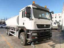 Camion-citerne à eau SINOTRUK HOWO TX 6×4