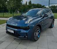 Lynk & Co 01 SUV hybride Bleu métallisé