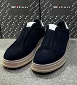 Kiton baskets basses noires semelle épaisse beige