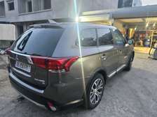 Mitsubishi outlander 7 places