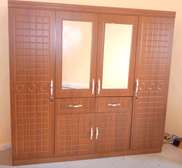 Armoire marron,noire ,gris et blanc