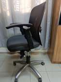 Chaise de bureau ergonomique noire réglable avec roulettes