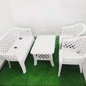 Salon jardin plastique blanc 4 places + table