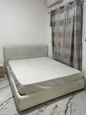 Lit , matelas et Tables de chevet