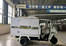 Ngalanka triporteur électrique utilitaire blanc sécurisé