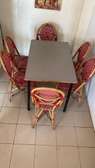 Table et chaises en rotin