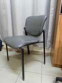 Chaise de bureau ergonomique gris métal robuste