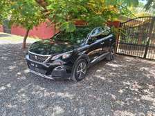Peugeot SUV noir élégant polyvalent et performant