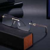 Lunettes de soleil noires dorées monture carrée UV