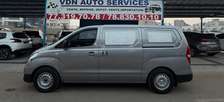 Hyundai Starex Fourgonnette 3 places Manuelle
