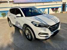 Hyundai Tucson Année: 2016  Automatique essence Toit ouvrant