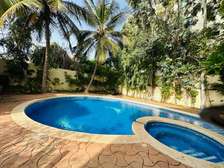 Villa avec piscine  à Louer aux Almadies