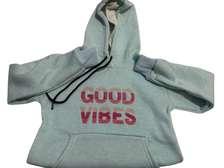 Sweat à capuche gris clair good vibes tendance