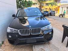 BMW X3 SUV SDrive 28i noir spacieux confort et puissance