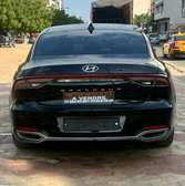 Hyundai berline noire spacieuse et confortable