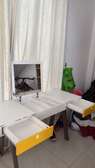 Coiffeuse blanche miroir rabattable tiroirs jaunes