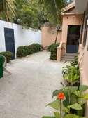 Villa TF avec piscine a vendre au Point E